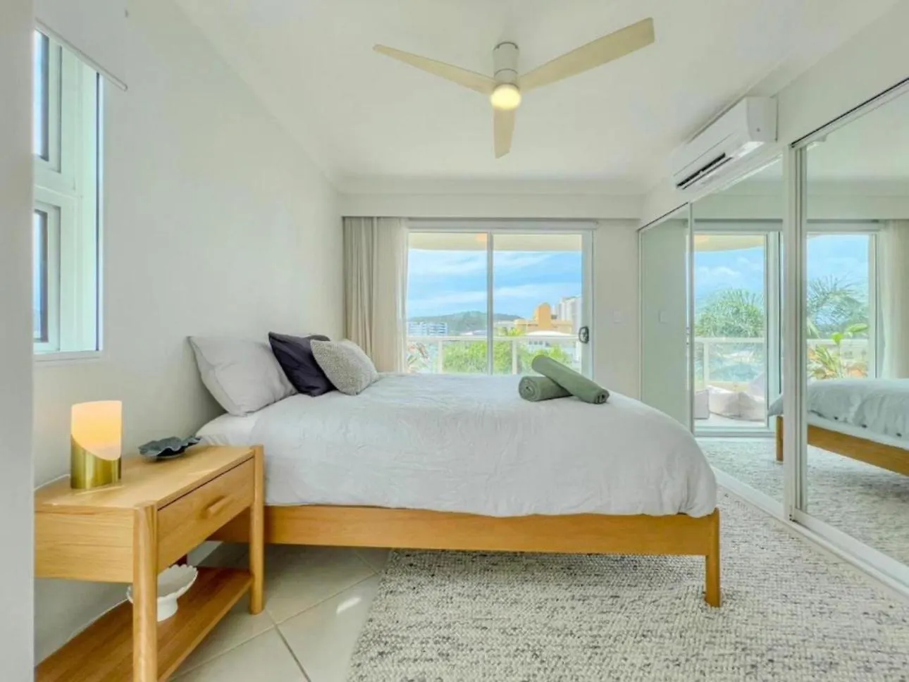 Beach By The Window Gold Coast 0*,