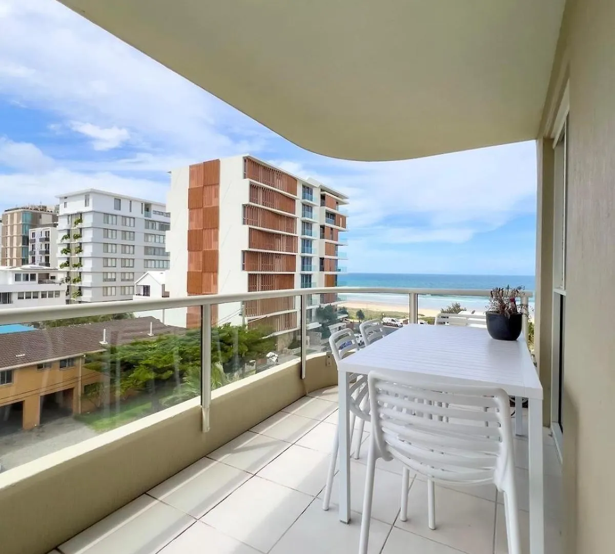 Beach By The Window Gold Coast 0*,
